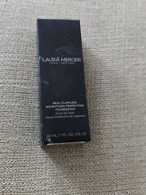 Laura Mercier Real Flawless Weightless Perfecting Foundation - 0n1 Silk NIB
